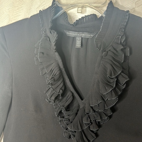 🔥 🆕 WHITE HOUSE BLACKMARKET RUFFLE BLOUSE BLACK SIZE 2 - Picture 13 of 14